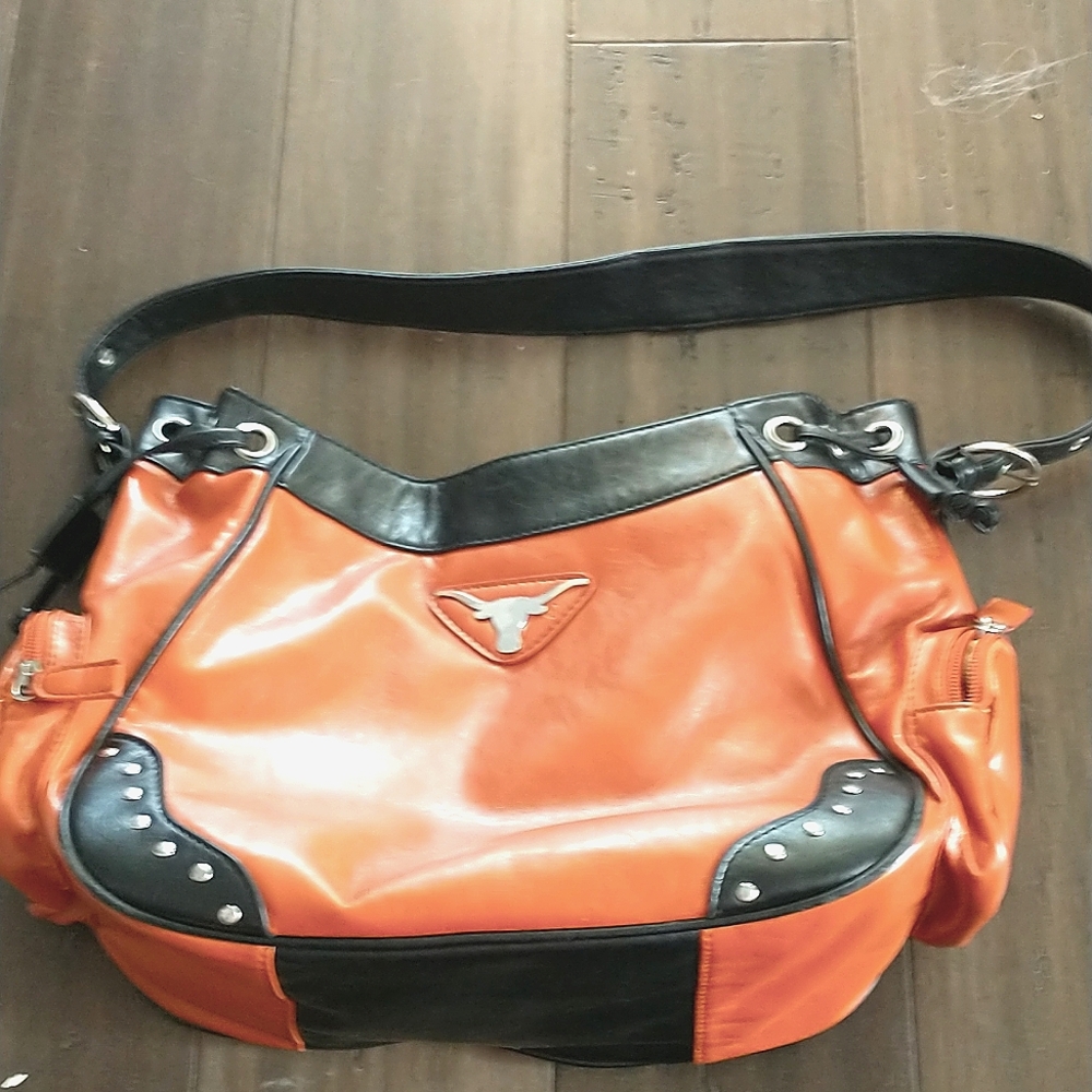 UT leather purse